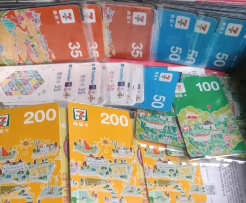 ▲不少民眾購買零股領取超商禮品卡，第一年先投資進去領出，後續幾年付代領費大量領取開始賺錢回本，引爆熱烈討論。（圖/Threads）