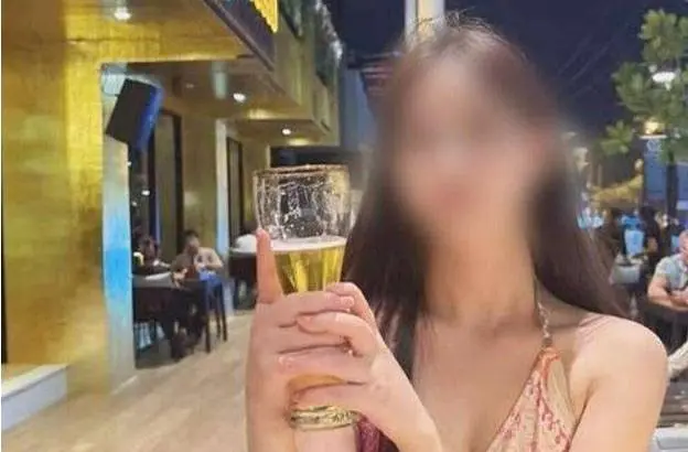 ▲一名中國人妻赴泰國參加私人泳池派對後失蹤，3天後被發現陳屍於椰子園水溝中。（圖／翻攝自微博）