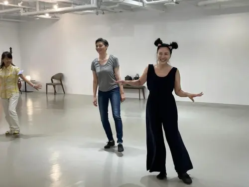 ▲張淳淳（右）以少女偶像團體「蘋果派」出道。（圖／翻攝自張淳淳臉書）