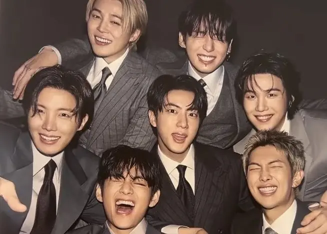 BTS MV女主莉莉曬幕後片！1句話成員不敢動　Jimin擺錯姿勢慘摔地