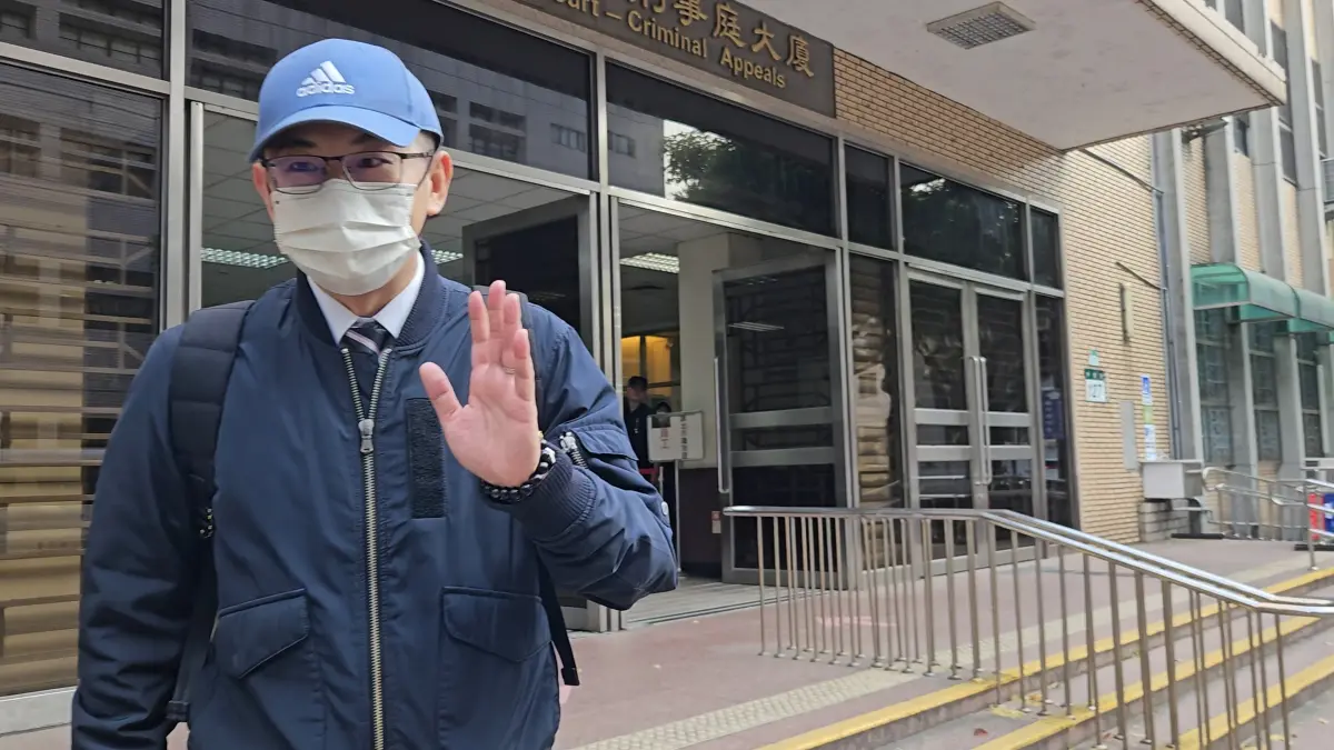 ▲高雄地院法官張浩銘因「謊報盜帳號」案遭懲戒，到職務法庭出庭，他請求不公開審理，但司法院代表認為本案無關妨害性自主，應公開審理。（圖／記者劉松霖攝）