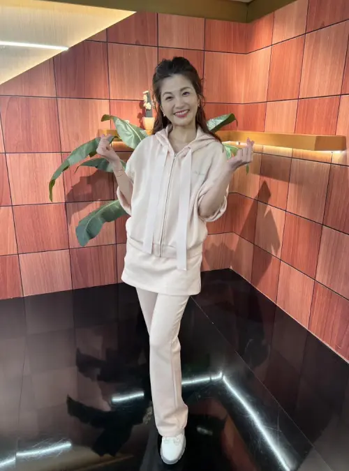 ▲小Call（如圖）透過飲食控制、每日攝取2000c.c.水分，3個月內瘦下10公斤。（圖／年代提供）