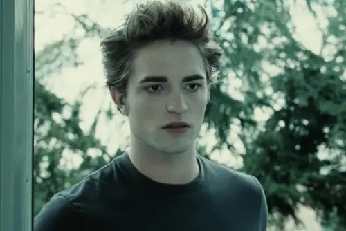 羅伯派汀森與《暮光之城》和解！扮愛德華被酸爆　熬14年終於敢看
