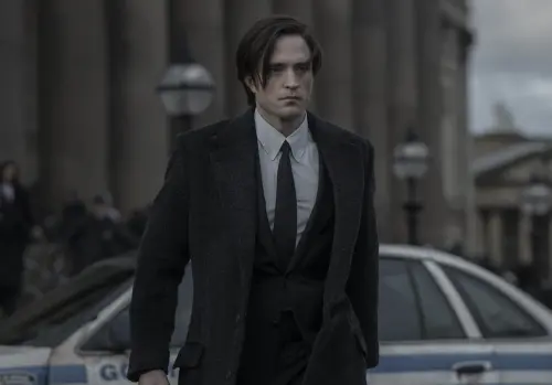 ▲羅伯派汀森以寫實風格的《蝙蝠俠》演出，澈底扭轉銀幕形象，重新贏回男性觀眾的支持。（圖／摘自IMDb）