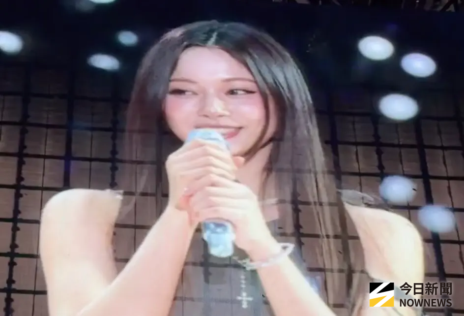 ▲TWICE大巨蛋演唱會第一天尾聲笑聲淚水滿滿，子瑜看到台北粉絲為她們全力應援，感激到哽咽一度說不出話；娜璉則在最後冒出經典台詞「我是子瑜的賊賊（姐姐）」爆笑神反轉。（圖／讀者提供）