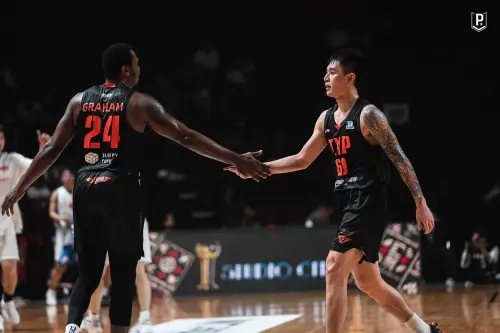 影／領航猿東超亞軍歸國！機長廣播喊「我們的驕傲」　乘客全歡呼