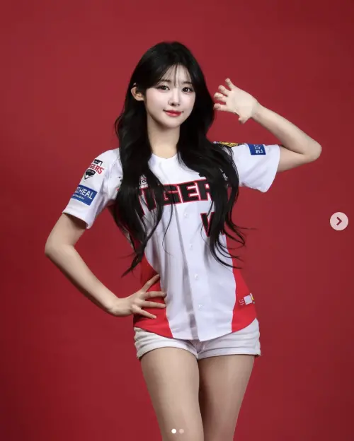 ▲高佳彬（如圖）有著如韓國傳統的「河回面具」般的可愛臉龐，棒球、籃球、排球三棲應援難不倒。（圖／翻攝自高佳彬IG＠0_gwlny）