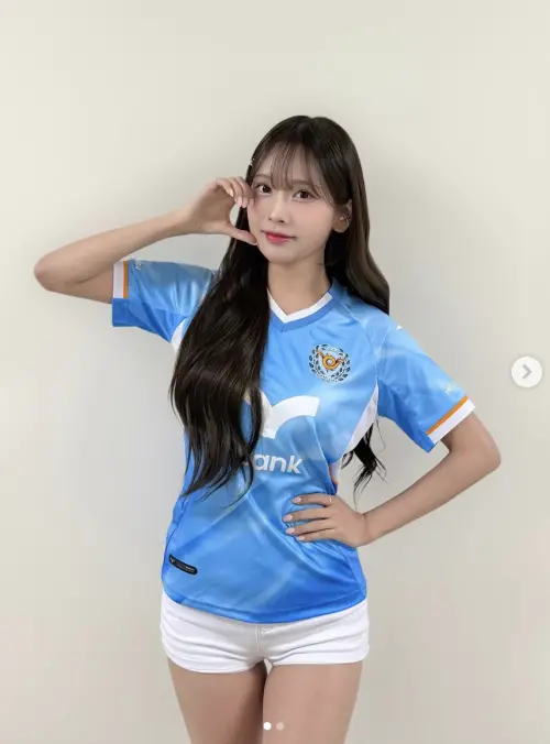 ▲金佳垠（如圖）現年21歲，曾經應援到身心俱疲「不想跳了。」（圖／翻攝自金佳垠IG＠rkouee）