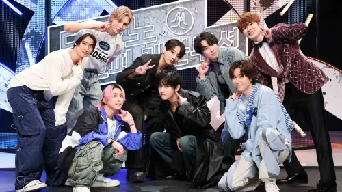 BTS光化門回歸前炸翻首爾！2000架無人機排出7帥臉　ARMY嗨到尖叫