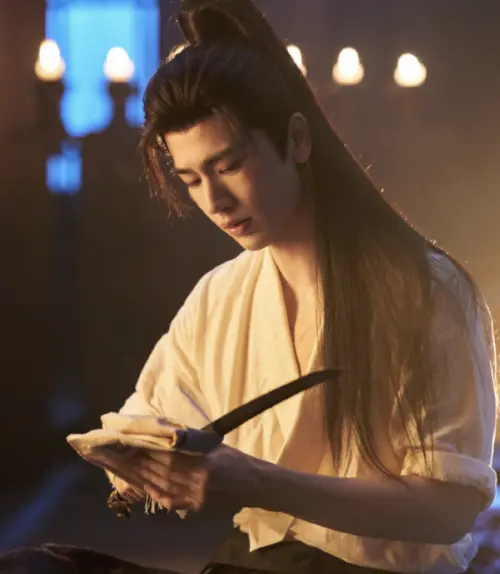 ▲張凌赫穿著一件衛生衣製刀，也是帥到沒朋友。（圖／翻攝自微博@張凌赫）