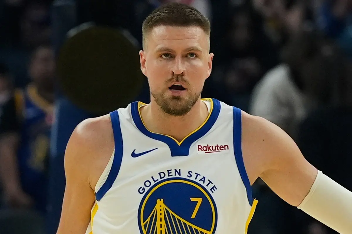 ▲「波神」波爾辛吉斯（Kristaps Porzingis）又受傷了，這讓勇士陷入尷尬的處境，這可能進一步讓他們做出在明年騰出薪資空間重建的決定。（圖／取自金州勇士 X）