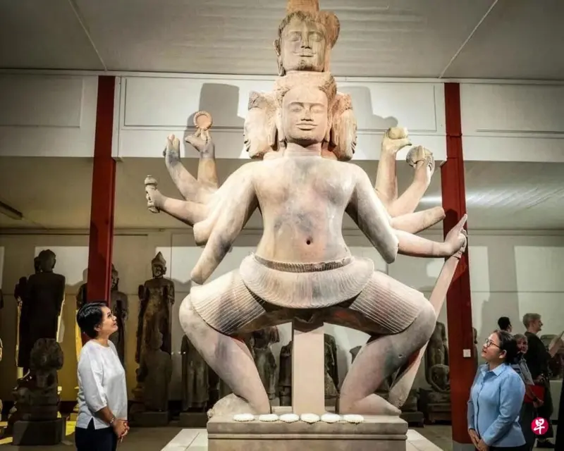 ▲巨型溼婆舞像歷經逾5年修復完成，從上萬塊碎片重組重現千年前高棉藝術風貌，現於暹粒吳哥保護區對外展示（圖／翻攝自柬埔寨文化藝術部臉書）