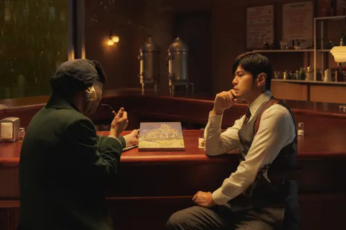 ▲周杰倫在〈太陽之子〉MV裡，直接跨越時空和梵谷談畫作。（圖／杰威爾音樂提供）