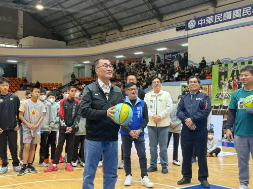 綠議員誇「做事能力不錯」　李四川感謝：我沒在分藍綠