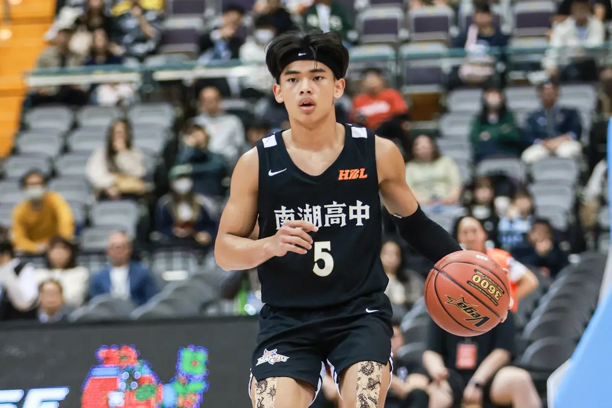 ▲南湖高中靠著「新南湖戰神」幸宇勝全場狂砍34分20籃板5抄截的鬼神級表現，率領球隊在下半場發動逆轉攻勢，最終以79：71擊敗東泰，成功挺進冠軍戰。（圖／高中體總提供）