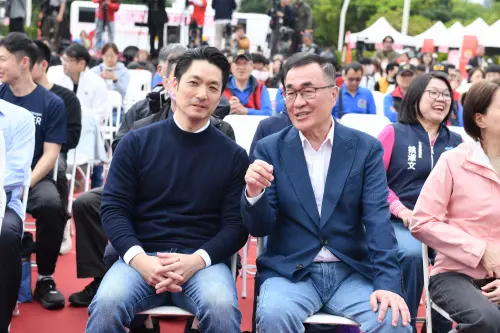 重逢李四川！蔣萬安笑給建議：多吃「川北」枇杷膏