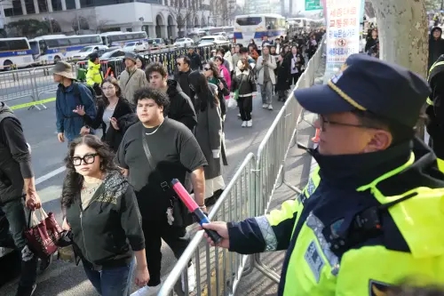 ▲首爾目前走到都是旅客，有一部分都是為了去看BTS的回歸大秀。（圖／AP美聯社）
