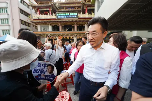 ▲江啟臣進場時受到支持者熱烈歡迎。（圖／江啟臣提供，2026.03.21）