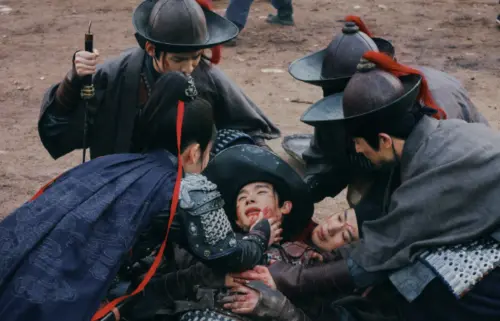 ▲高卿塵飾演的「滿地」領便當。（圖／翻攝自微博@高卿塵）