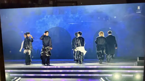 ▲BTS在光化門舉辦免費演唱會，吸引許多粉絲到場。（圖／翻攝自Netflix）