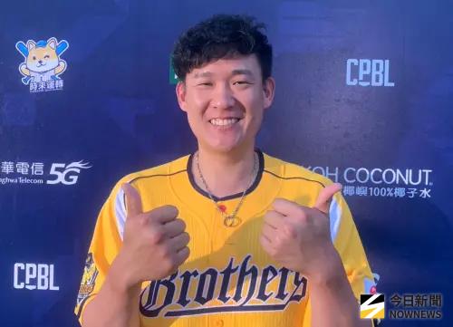 許基宏看王威晨睽違10年守一壘就是帥！新球季撇開「數字」成績