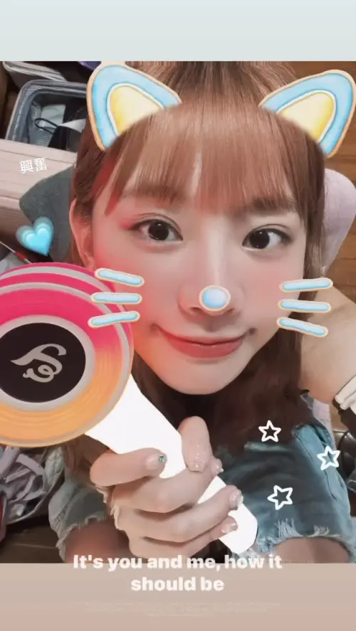 ▲小映在IG曬出TWICE的專屬手燈。（圖／翻攝自小映IG@yingcih_）