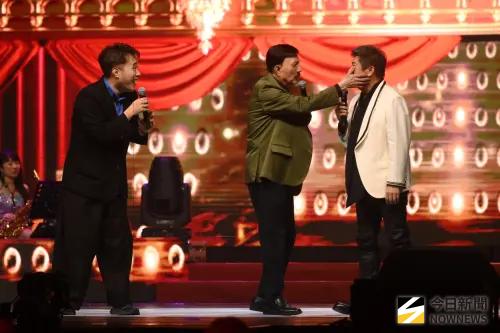 余天《鑽石舞台》使出招牌巴掌殺！黃西田戴頭盔上陣　仍難逃魔掌