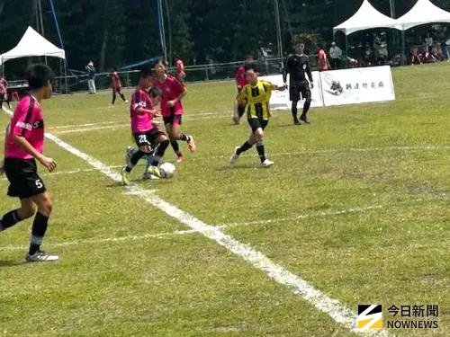 ▲台灣電力公司舉辦第8屆台電盃足球邀請賽，各球隊均使出混身解數，展開為期兩天的競賽，以求爭取奪冠。(圖／記者黃守作攝，2026.03.21)