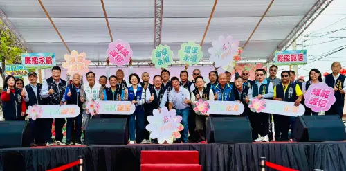 ▲「后藝花濃．舞動誠星」綠能花卉藝術節登場，民眾體驗一場融合美感與理念的春日盛會。（圖／后里區公所提供）