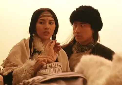 ▲黎明（右）與李嘉欣（左）在古裝武俠電影《飛狐外傳》也有感情對手戲。（圖／摘自IMDb）