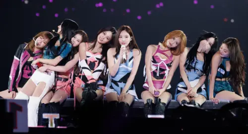 ▲TWICE今年3月在台北大巨蛋演唱會一連三天舉辦演唱會，一共狂吸12萬粉絲入場，是目前的最高紀錄。（圖／Live Nation Taiwan 理想國﻿臉書）
