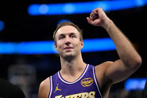 ▲自從肯納德（Luke Kennard）加盟後，湖人開始止跌回升，近期更是打出9連勝佳績。（圖／美聯社／達志影像）