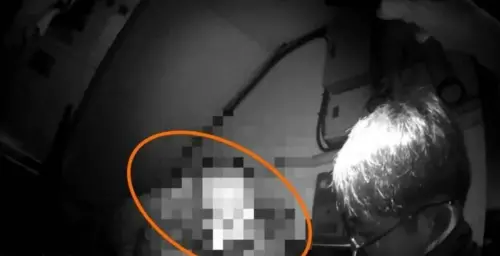 竊賊闖診所被清潔工撞見　一秒裝病患淡定坐沙發稱「進來借廁所」