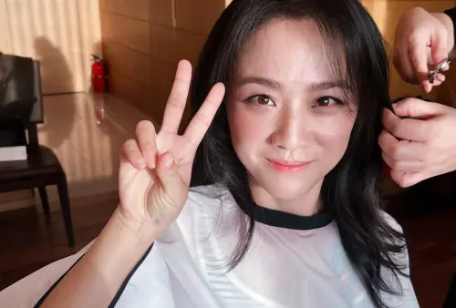 46歲湯唯爆懷上第2胎！和閨密倪妮講悄悄話疑露餡　身形飄孕味
