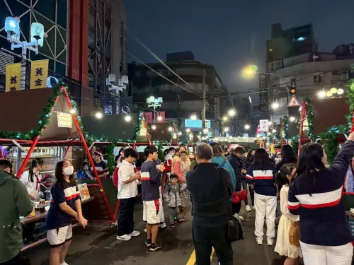 ▲隨著老街溪整治計畫完成後，在商圈設立周邊步道、公園綠美化工程及地下停車場，六和商圈已成為年輕人休憩、遊逛及時尚指標。（圖／六和商圈臉書）