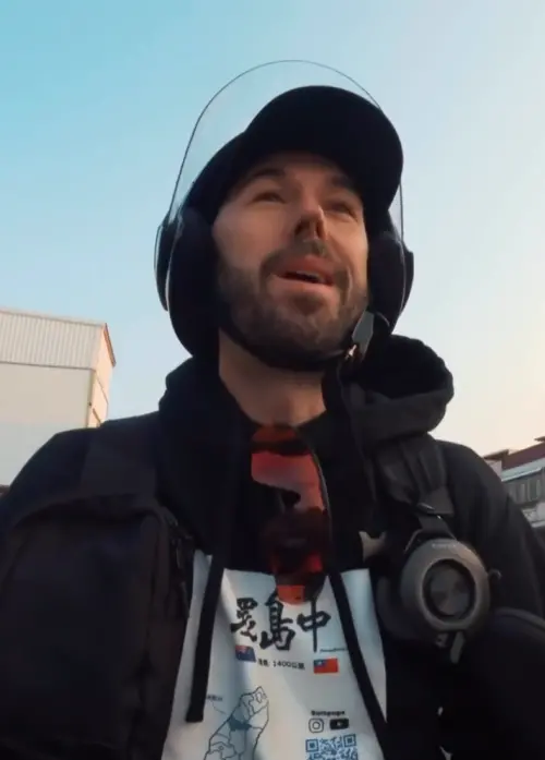 ▲目前 Brendan Sutton 的挑戰已完成一半，接下來兩週，他將帶著摩托車與滑板從墾丁一路北上。（圖／翻攝Threads／suttpups）