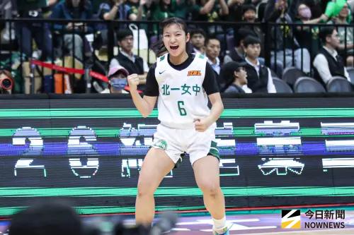 ▲半場打完北一女中31：19領先，彭郁榛和蘇衡皆得到8分，並列全場最高。（圖／記者朱永強攝）