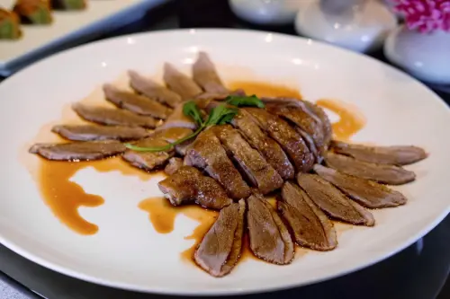 最難訂位粵菜廳「晶華軒」！榮登亞洲50大延伸榜　推太后鴨新菜單
