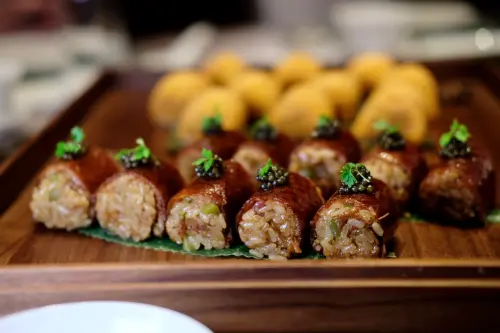 ▲「鴨箱寶雙味」中的八寶糯米鴨，有著豐富的鴨香。（圖／記者葉盛耀攝）