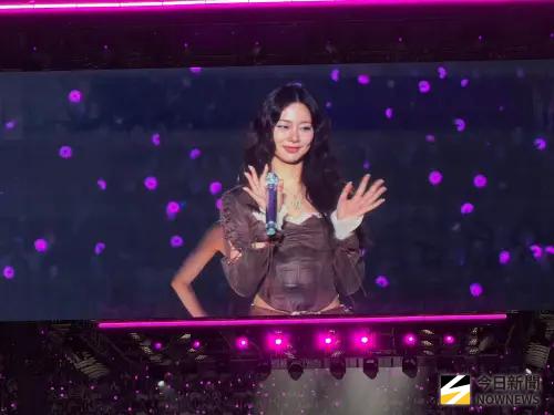 子瑜爆哭消失TWICE演唱會1首歌時間！哭到燒聲才上台　成員全嚇瘋