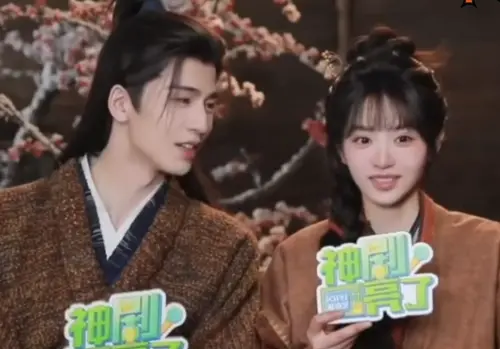 ▲張凌赫（左）多次在受訪時提到浴池吻，讓CP粉暴動。（圖／微博@神劇亮了）