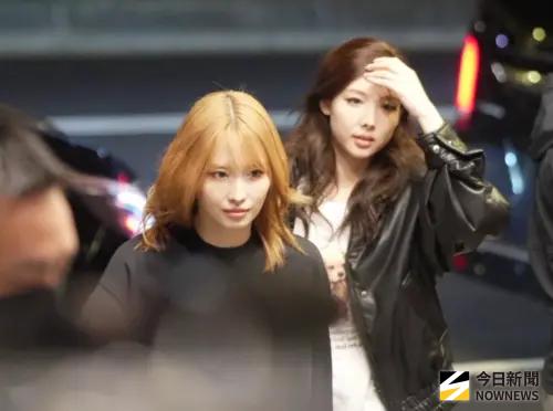 直擊／TWICE大巨蛋下班滑進金豬食堂！300粉絲0尖叫迎接超守秩序