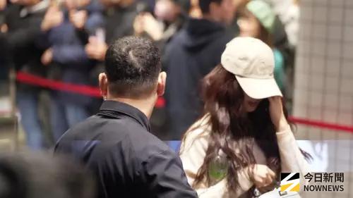 ▲子瑜戴帽子低調現身金豬食堂。（圖／記者陳雅蘭攝）