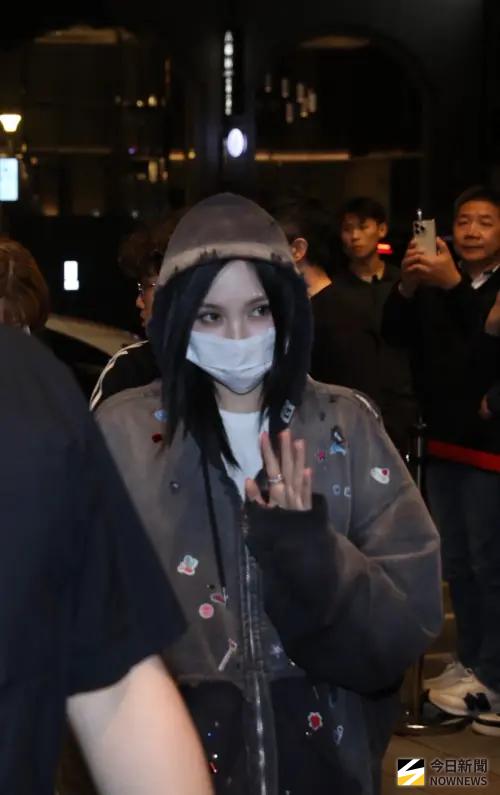 ▲Mina因為拔智齒的關係，這趟來台臉不外露。（圖／記者邱曾其攝）