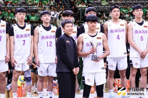 ▲114學年度HBL高中籃球甲級聯賽男子組決賽今（22）日落幕，南湖高中雖然最終以71：87不敵衛冕軍松山高中、拿下亞軍。（圖／記者朱永強攝）