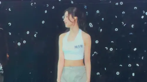 ▲Sana更是哽咽表示：「〈Like OOH-AHH〉是我們的出道曲，沒想到現在才有機會唱給你們聽。」（圖／讀者提供）