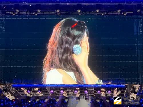 子瑜大巨蛋淚崩連志效都哭了！她不能回台的那年　她帶她回家過年