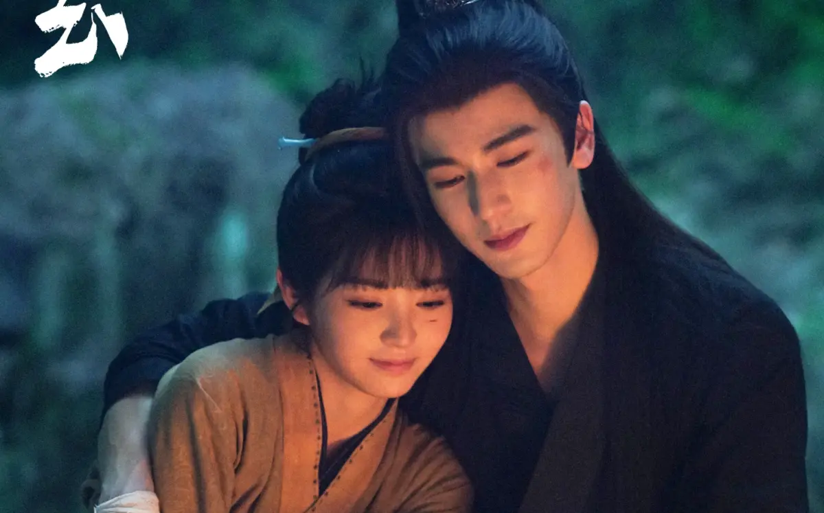 ▲《逐玉》男主角張凌赫（右）提到他印象最深刻的名場面，是和田曦薇（左）的浴池吻，因為他很喜歡那個大浴缸，這讓飾演「謝五」的張舒淪傻眼吐槽「好糟糕的原因」。（圖／逐玉微博）