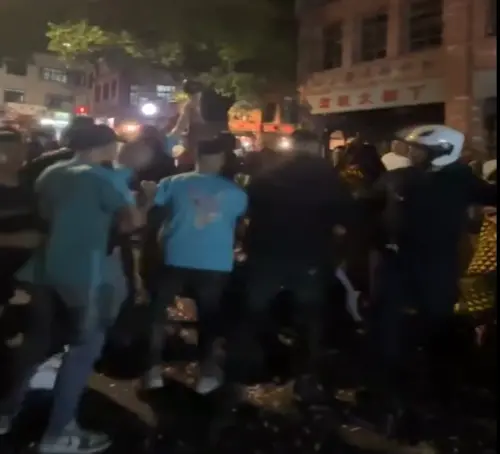 深坑玄天宮衝突畫面曝！信眾八家將打成一團　互嗆持法器狂歐
