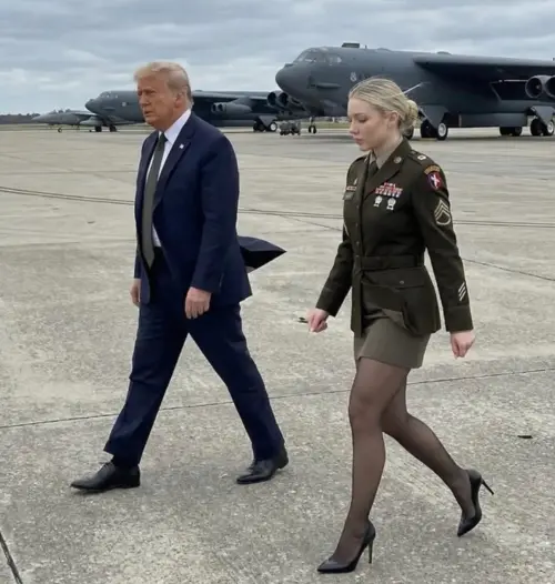 ▲帳號Jessica Foster將自己打造成美國黑絲女軍官形象，與川普走在停機坪上，被證實是AI假圖。（圖／翻攝自X）